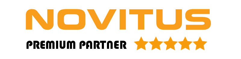 NOVITUS logo KWADRAT pomarancz na biale